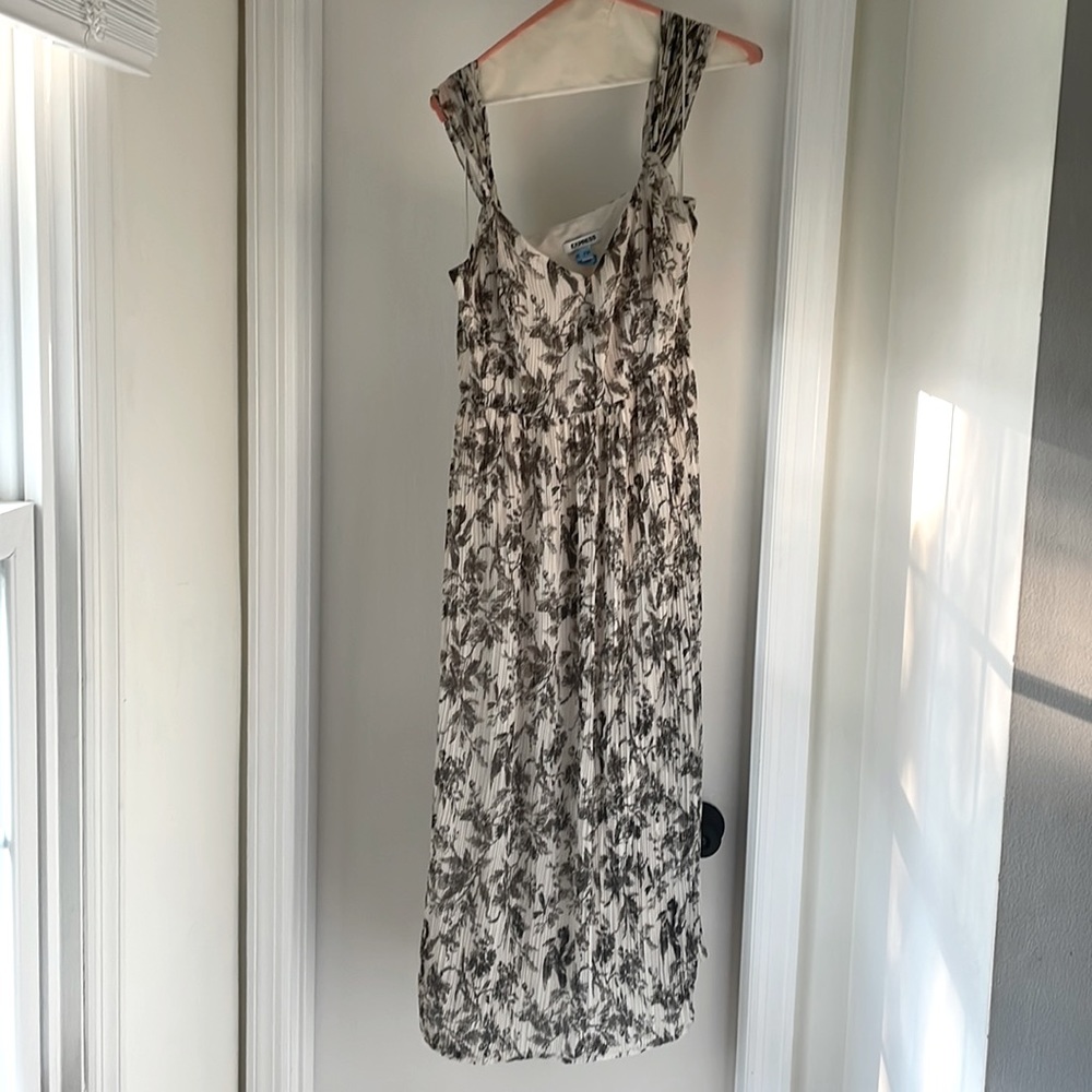 Express black and white floral dress, like new